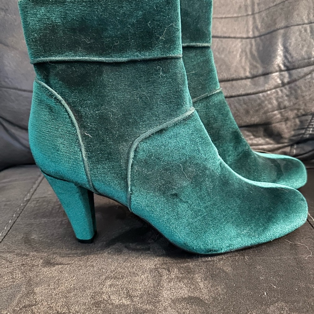 Chelsea Crew Green Velvet Heeled Boots